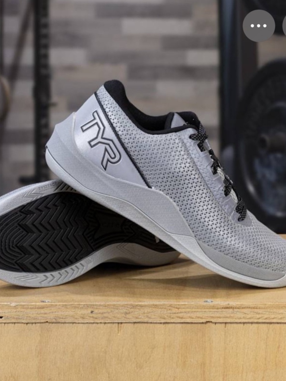 TYR TRAINERS SZ 8.5